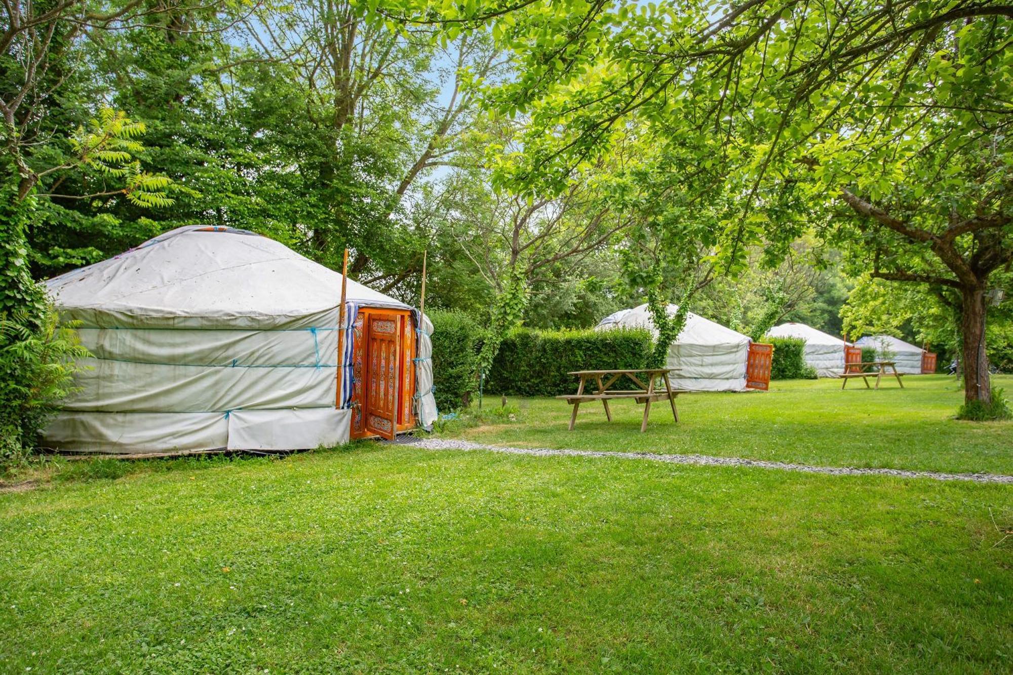 Le Village Insolite Yourte Et Roulotte Saint-Benoit-des-Ondes Luaran gambar