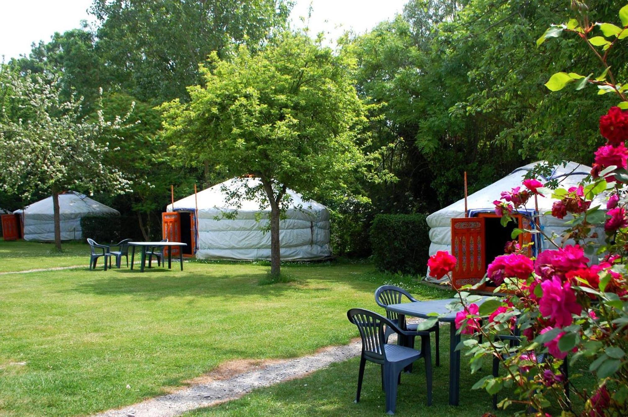 Le Village Insolite Yourte Et Roulotte Saint-Benoit-des-Ondes Luaran gambar