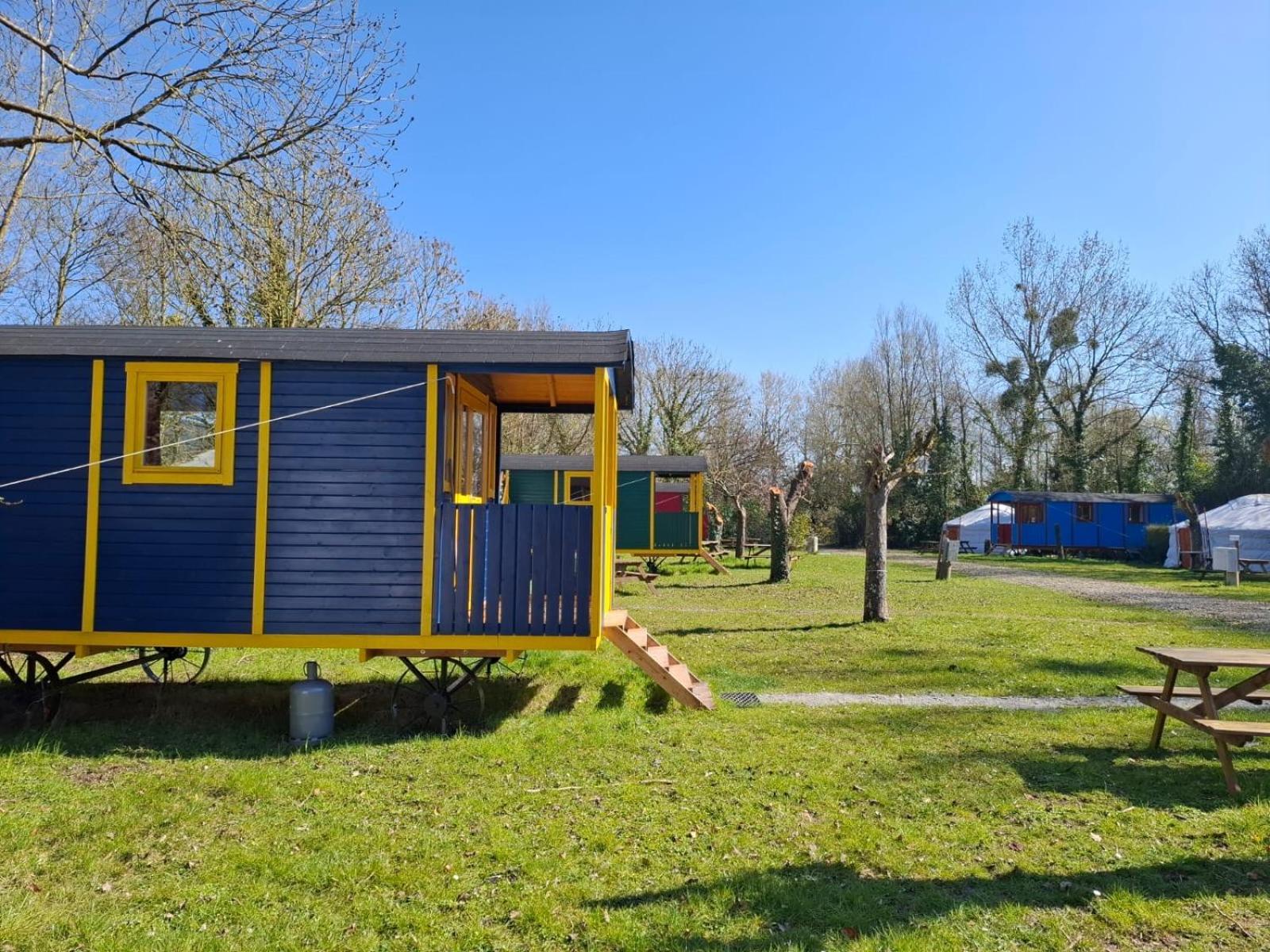Le Village Insolite Yourte Et Roulotte Saint-Benoit-des-Ondes Luaran gambar