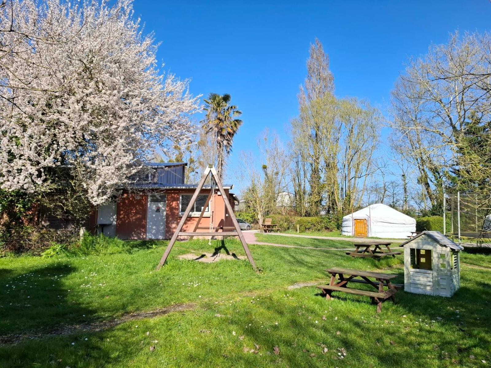 Le Village Insolite Yourte Et Roulotte Saint-Benoit-des-Ondes Luaran gambar